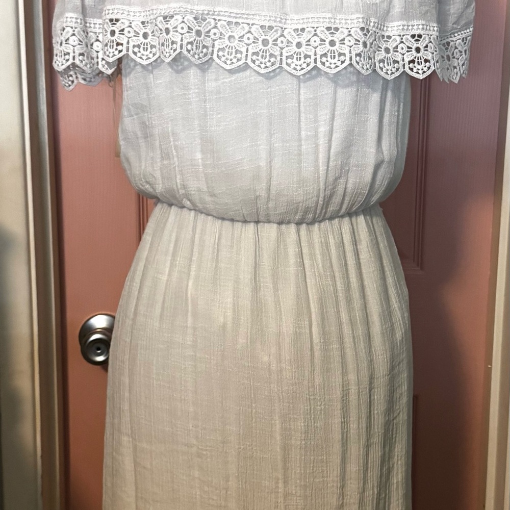 Elegant Lace-Trimmed Maxi Dress in Gray